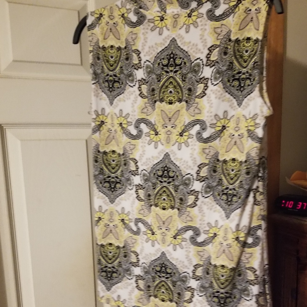 Dana Buchman paisley sleeveless blouse Medium